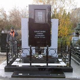 Памятник на Котляковском кладбище