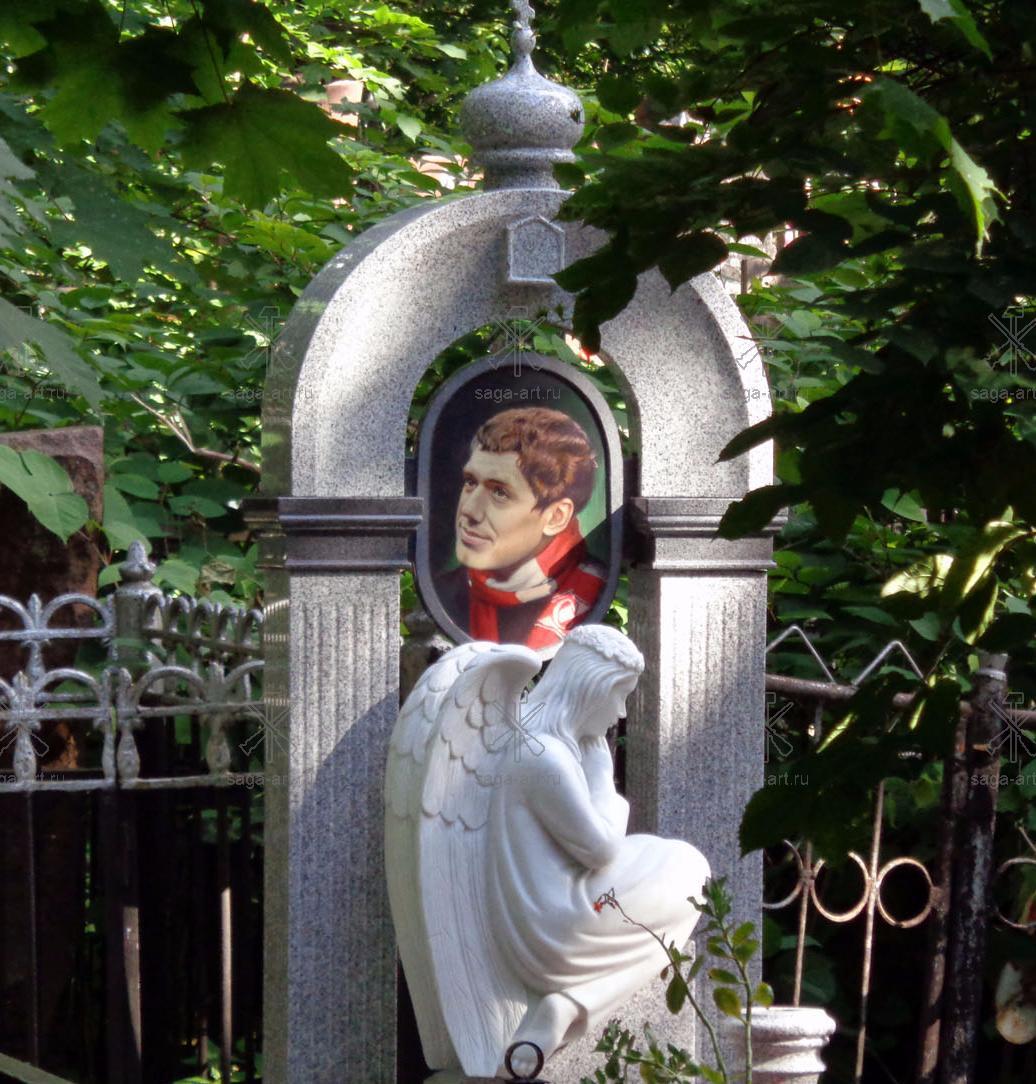 Портрет на памятнике (Введенское кладбище)