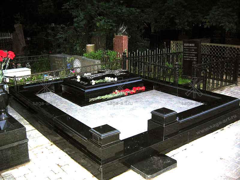Семейное захоронение на Ваганьковском кладбище (13)