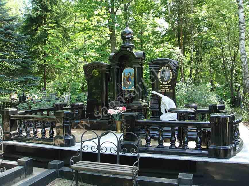 Гранитный памятник на Котляковском кладбище (28)