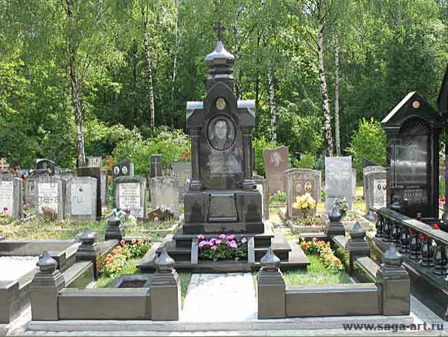 Памятник из гранита на могилу (8)