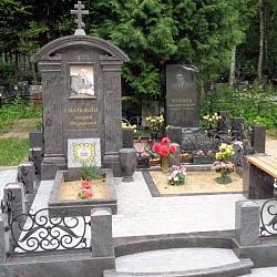 Как ухаживать за надгробными памятниками?