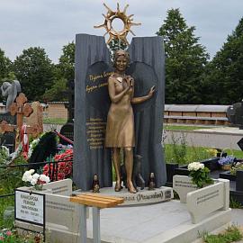 Памятник Народной артистке России Миансаровой Т.Г.